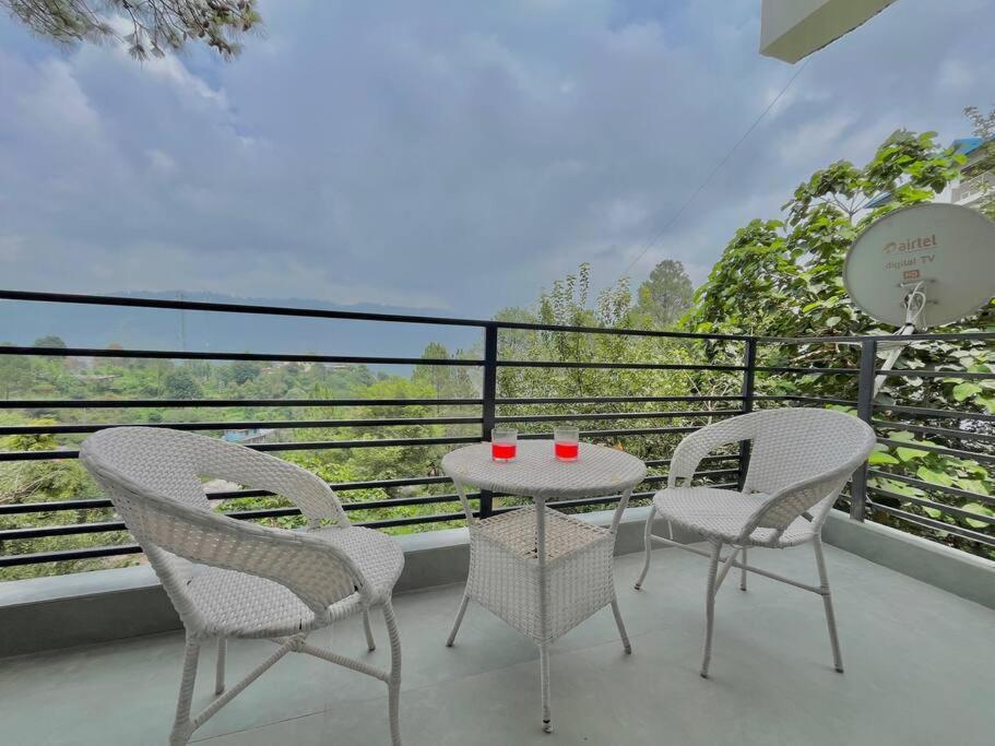 Host Jatin Kasauli Crest 7O1827O7O3 Apartment Exterior photo