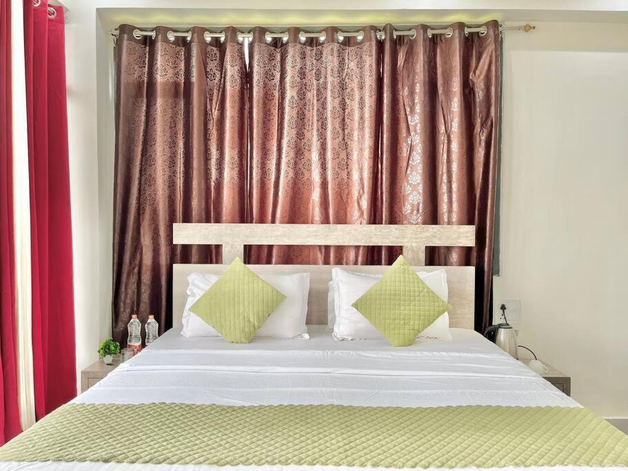 Host Jatin Kasauli Crest 7O1827O7O3 Apartment Exterior photo