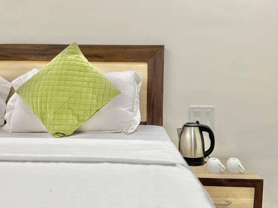 Host Jatin Kasauli Crest 7O1827O7O3 Apartment Exterior photo