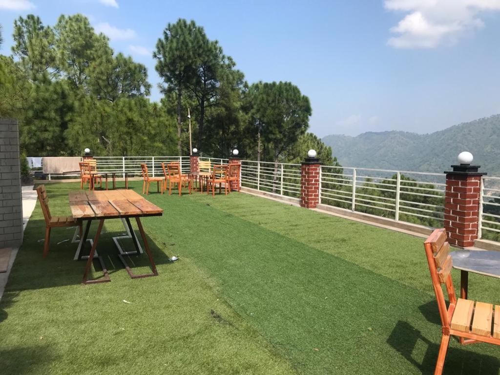 Host Jatin Kasauli Crest 7O1827O7O3 Apartment Exterior photo