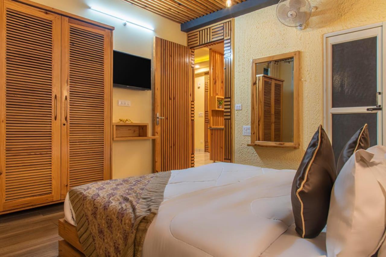 Host Jatin Kasauli Crest 7O1827O7O3 Apartment Exterior photo