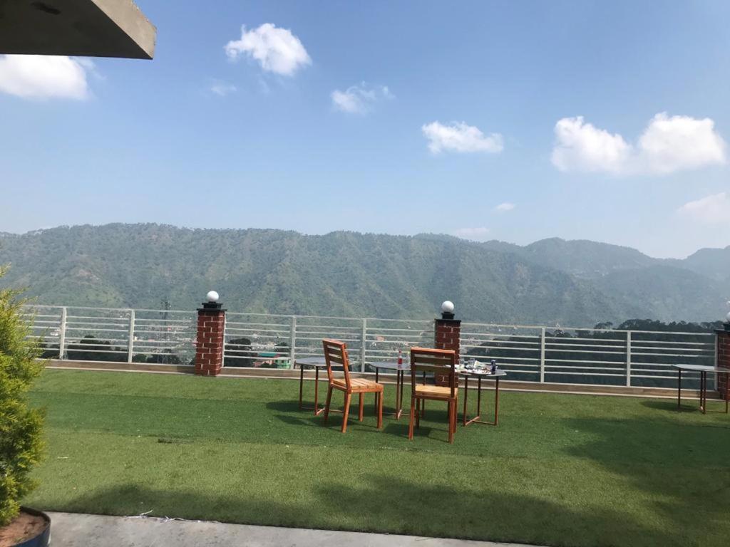 Host Jatin Kasauli Crest 7O1827O7O3 Apartment Exterior photo